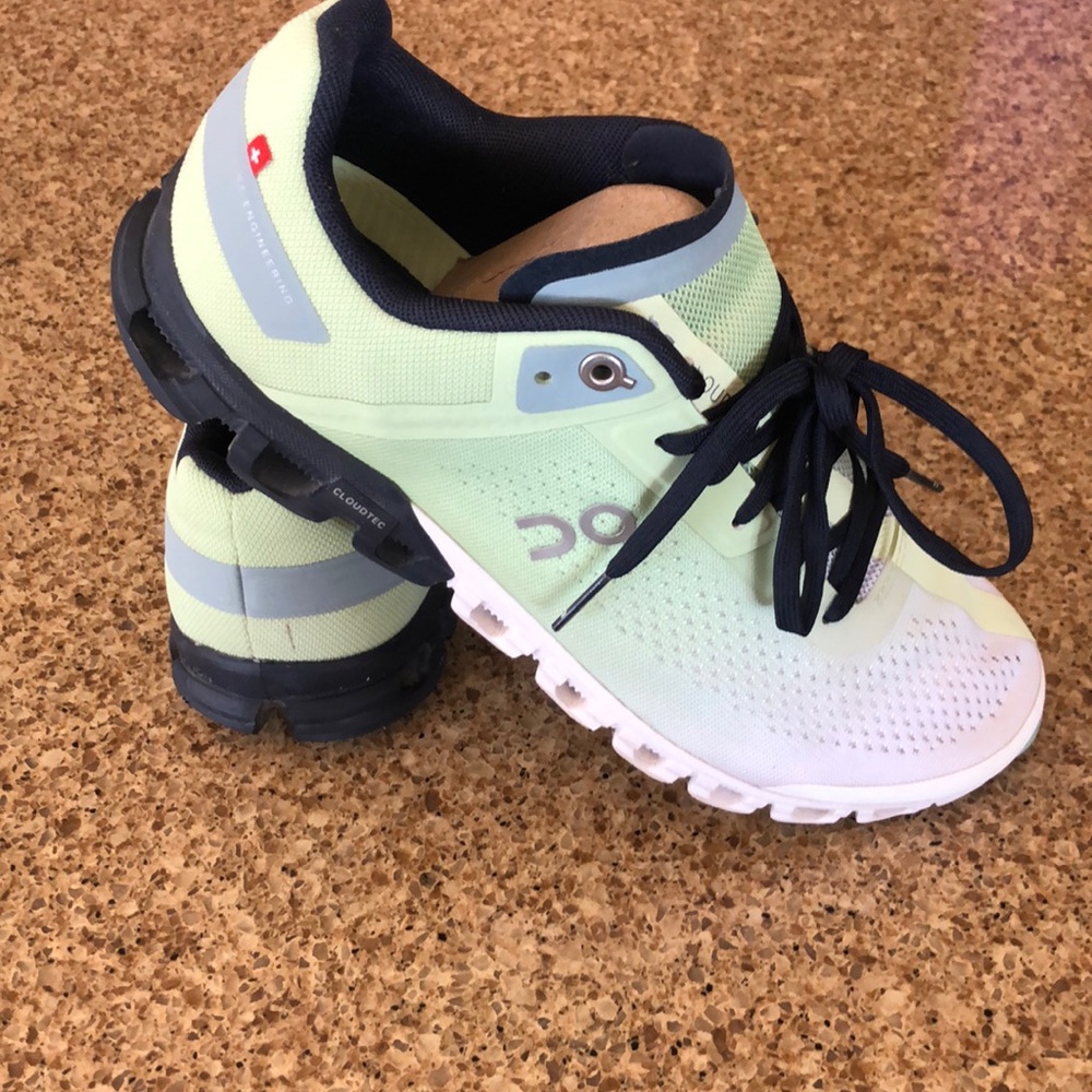 On cloud women’s running sneaker cloudflow 3 size 8 meadow green white 35.98685